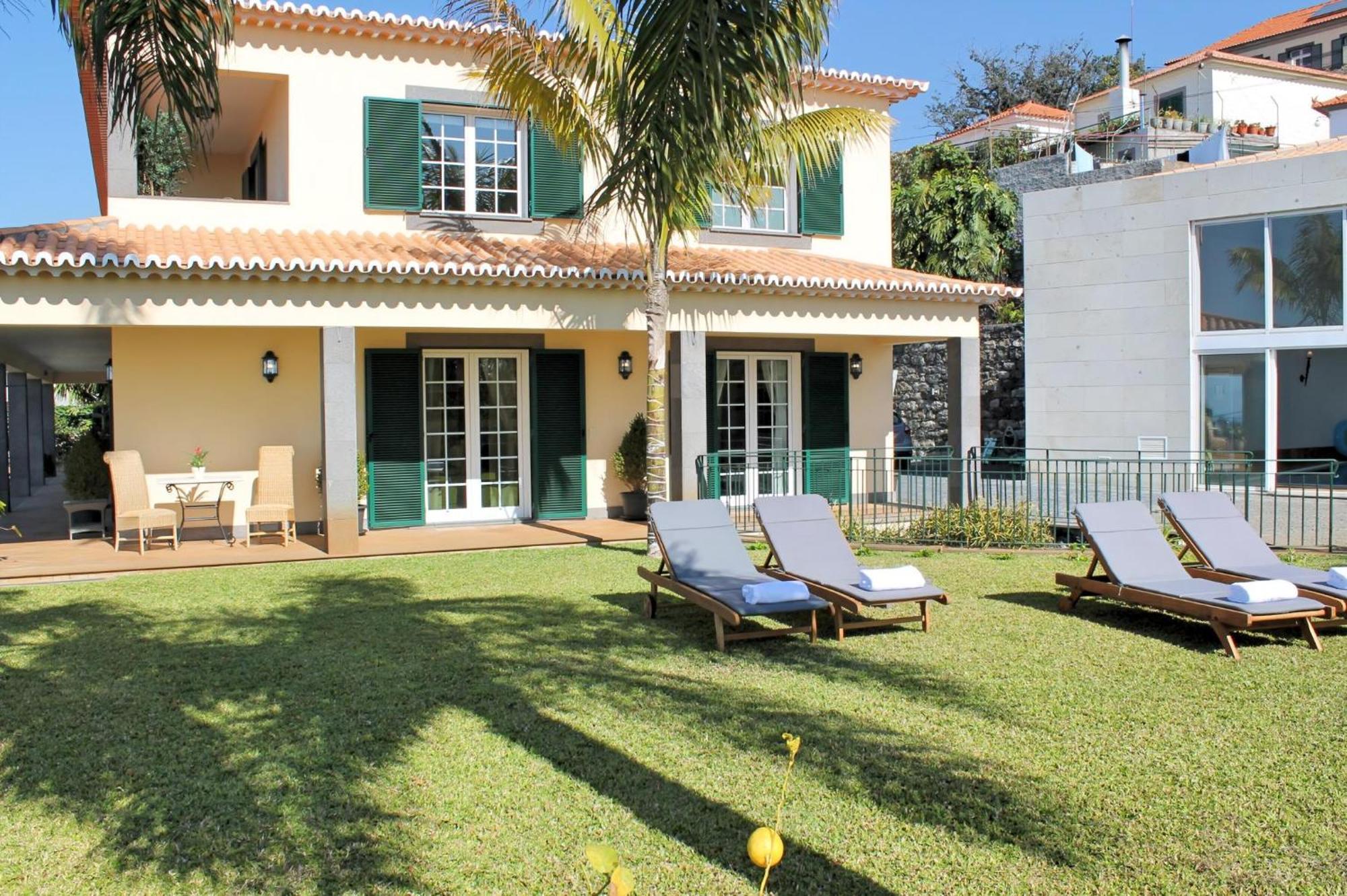 Magnificent Luzia 5 Bedrooms Sea Views Pool Table