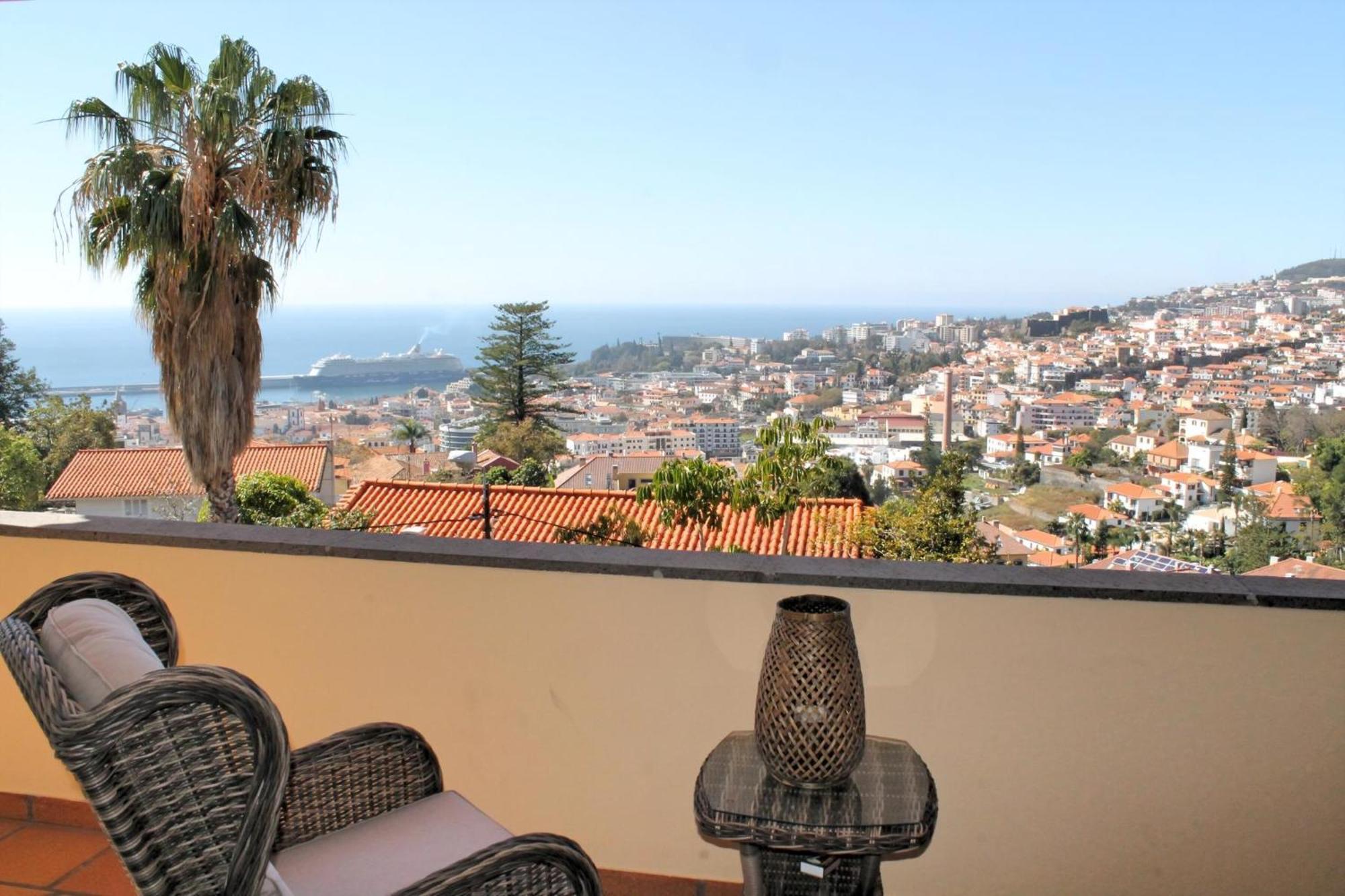 Magnificent Luzia 5 Bedrooms Sea Views Pool Table * Funchal (Madeira)